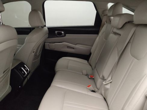 Used 2021 Kia Sorento S w/ Panoramic Sunroof Package image 18