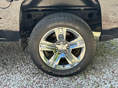 Used 2018 Chevrolet Silverado 1500 Custom w/ Custom Value Package AWD/4WD image 8