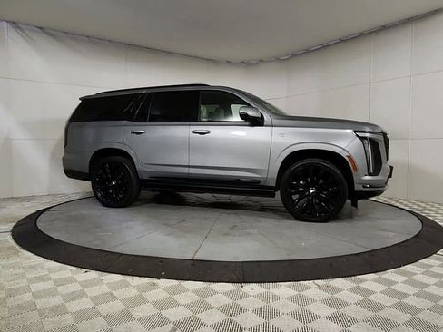 Used 2025 Cadillac Escalade Sport Platinum w/ LPO, ONYX Package AWD/4WD image 8