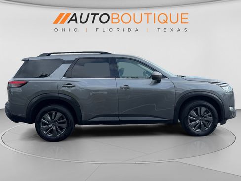 Used 2024 Nissan Pathfinder SV FWD image 6