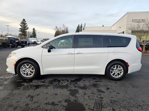 New 2026 Chrysler Voyager LX image 3