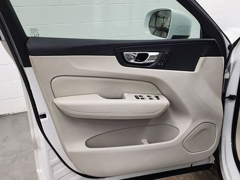 Used 2020 Volvo XC60 T6 Momentum AWD/4WD image 9