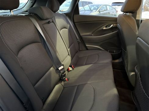 Used 2020 Hyundai Elantra GT image 31