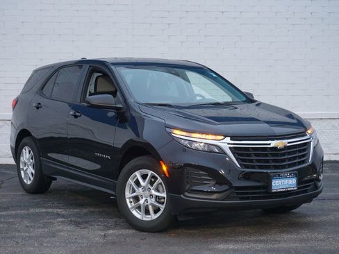 Used 2024 Chevrolet Equinox LS w/ LS Convenience Package AWD/4WD image 2