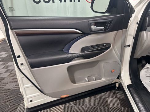 Used 2016 Toyota Highlander Limited Platinum image 23