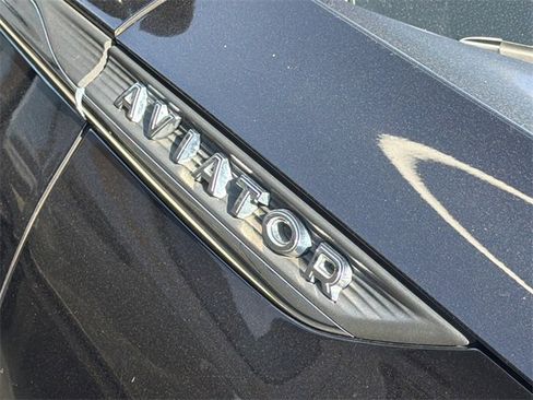 Used 2023 Lincoln Aviator AWD w/ Premium Package image 16