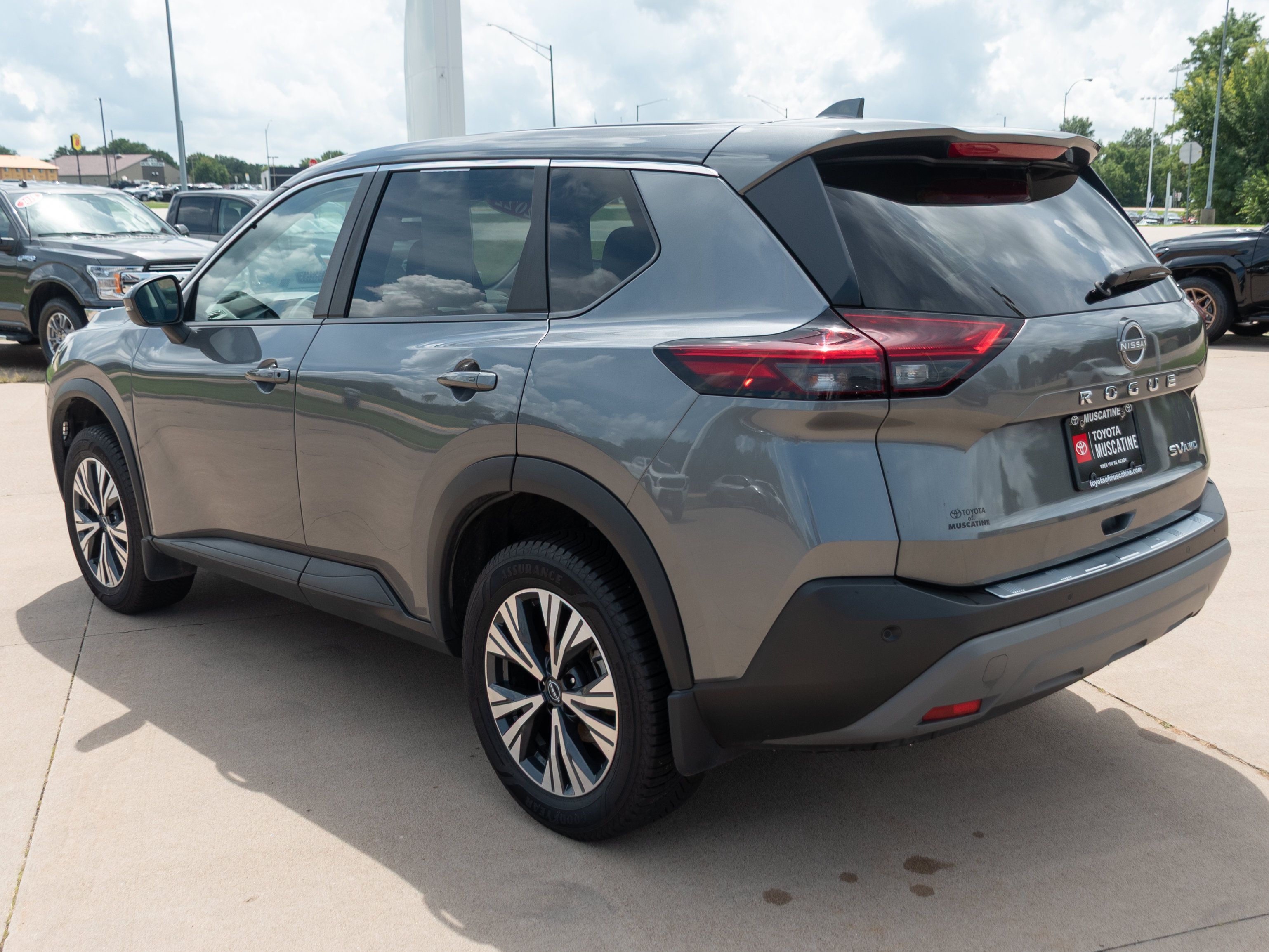 Used 2022 Nissan Rogue SV AWD/4WD image 18