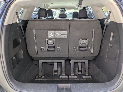 Used 2025 Kia Carnival FWD image 25