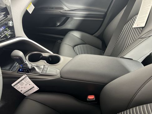 Used 2023 Toyota Camry SE w/ Convenience Package image 28