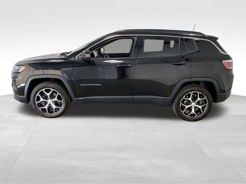 Used 2024 Jeep Compass Limited image 2