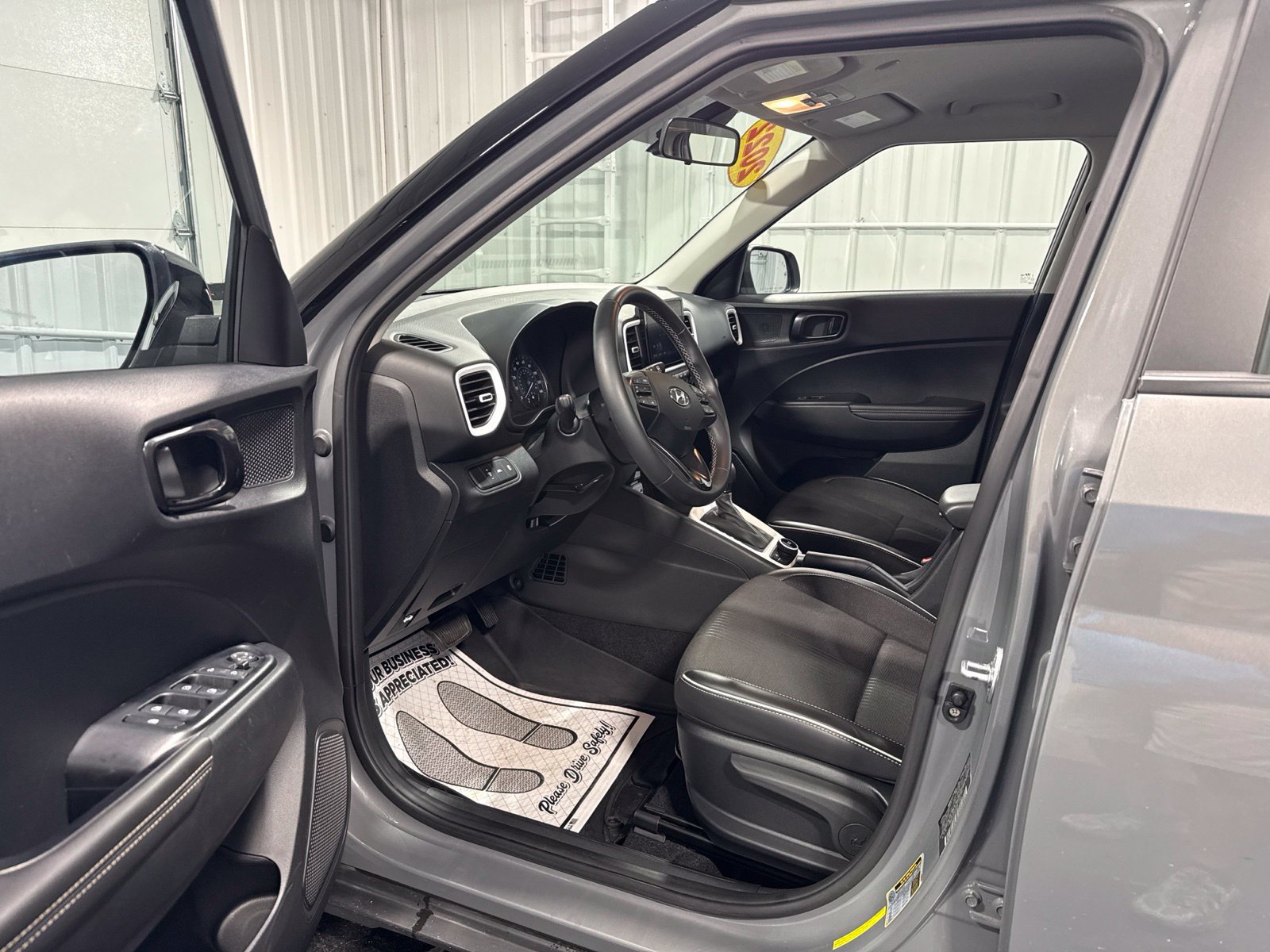Used 2022 Hyundai Venue Limited FWD image 20