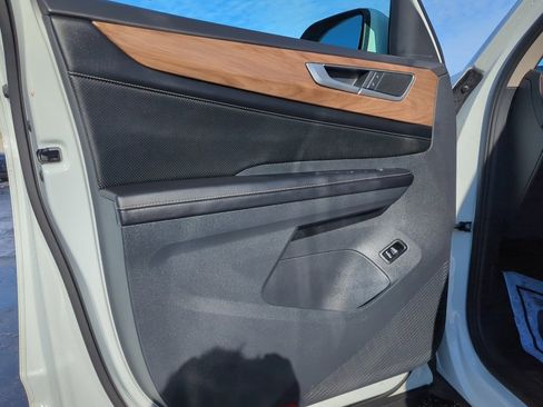 Used 2024 Volkswagen Atlas SE image 11