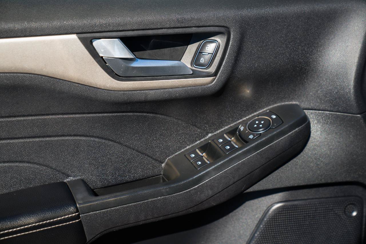 Used 2022 Ford Escape SEL AWD/4WD image 18