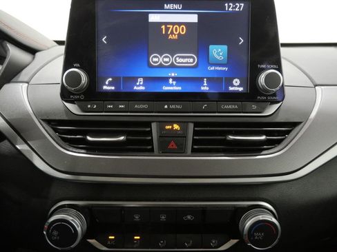 Used 2024 Nissan Altima 2.5 SR FWD image 19