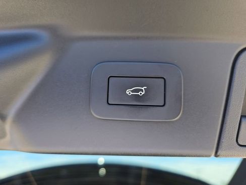 Used 2024 Land Rover Range Rover Velar S AWD/4WD image 17
