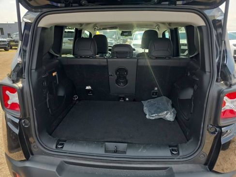 Used 2022 Jeep Renegade Trailhawk AWD/4WD image 16
