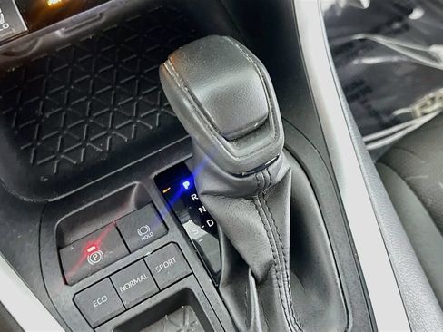 Used 2019 Toyota RAV4 XLE w/ Convenience Package FWD image 30