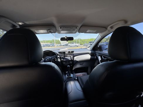 Used 2018 Nissan Rogue Sport SL FWD image 9
