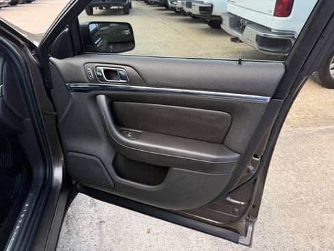 Used 2016 Lincoln MKS FWD image 11