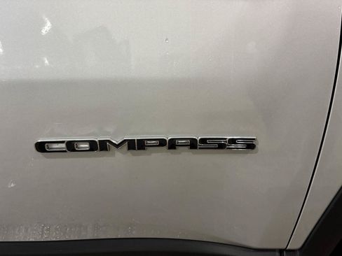 Used 2025 Jeep Compass Limited AWD/4WD image 11