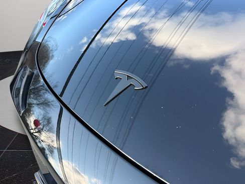 Used 2023 Tesla Model Y Long Range image 9