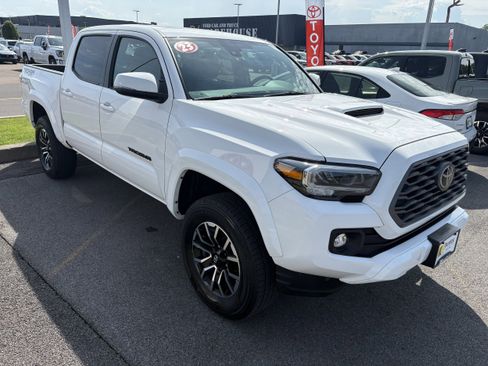 Used 2023 Toyota Tacoma TRD Sport w/ TRD Premium Sport Package AWD/4WD image 2