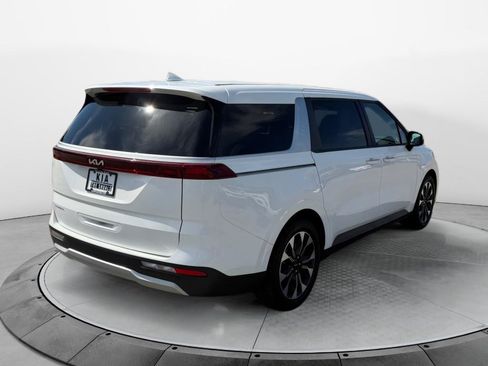 Used 2024 Kia Carnival EX FWD image 3