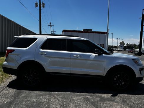 Used 2018 Ford Explorer XLT w/ Equipment Group 202A AWD/4WD image 6