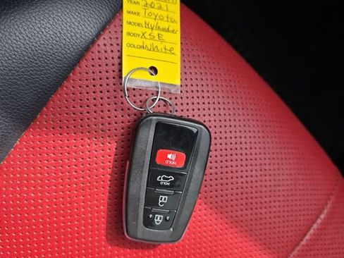 Used 2021 Toyota Highlander XSE AWD/4WD image 34