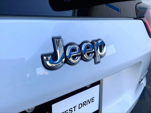 Used 2022 Jeep Cherokee Limited w/ Mopar Interior Package image 30