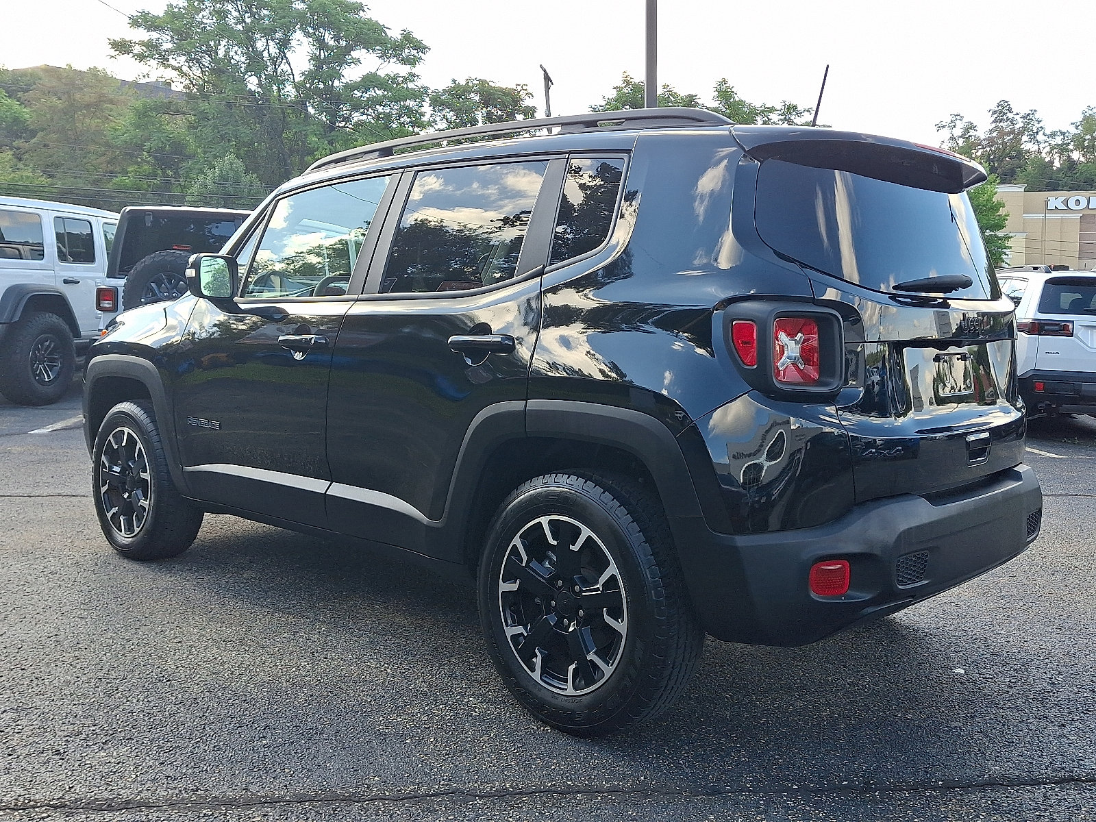 Certified 2023 Jeep Renegade Latitude AWD/4WD image 6