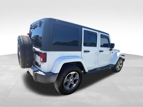 Used 2016 Jeep Wrangler Unlimited Sahara w/ Connectivity Group AWD/4WD image 5
