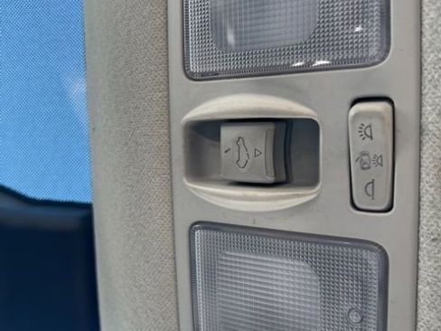 Used 2024 Hyundai Venue SEL image 24