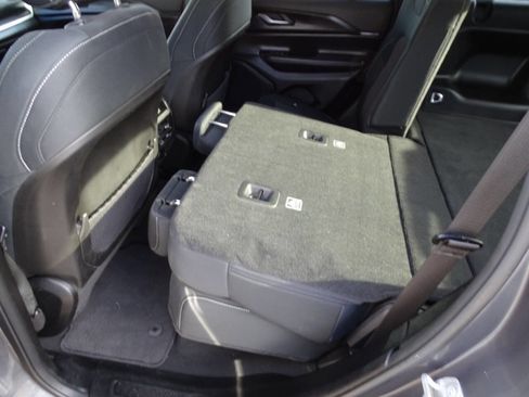 Used 2023 Jeep Grand Cherokee Laredo image 33