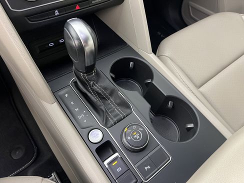 Used 2021 Volkswagen Atlas SE image 31