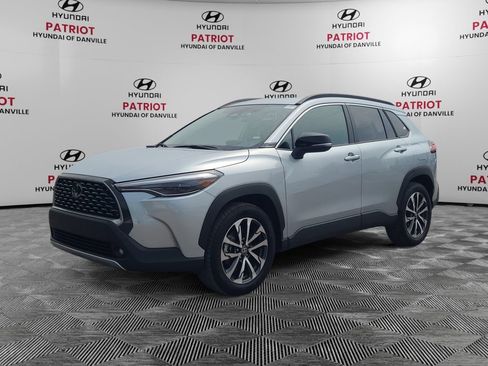 Used 2025 Toyota Corolla Cross XLE FWD image 7