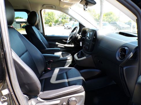 Used 2021 Mercedes-Benz Metris Passenger image 17