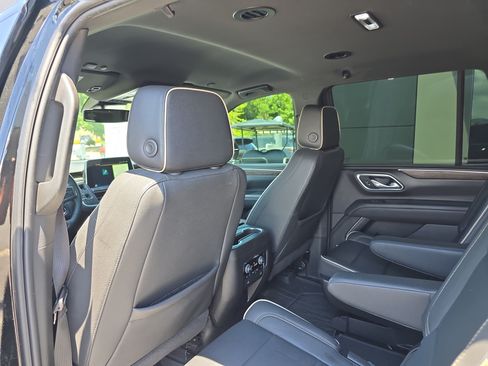 Used 2024 Chevrolet Tahoe Premier AWD/4WD image 16