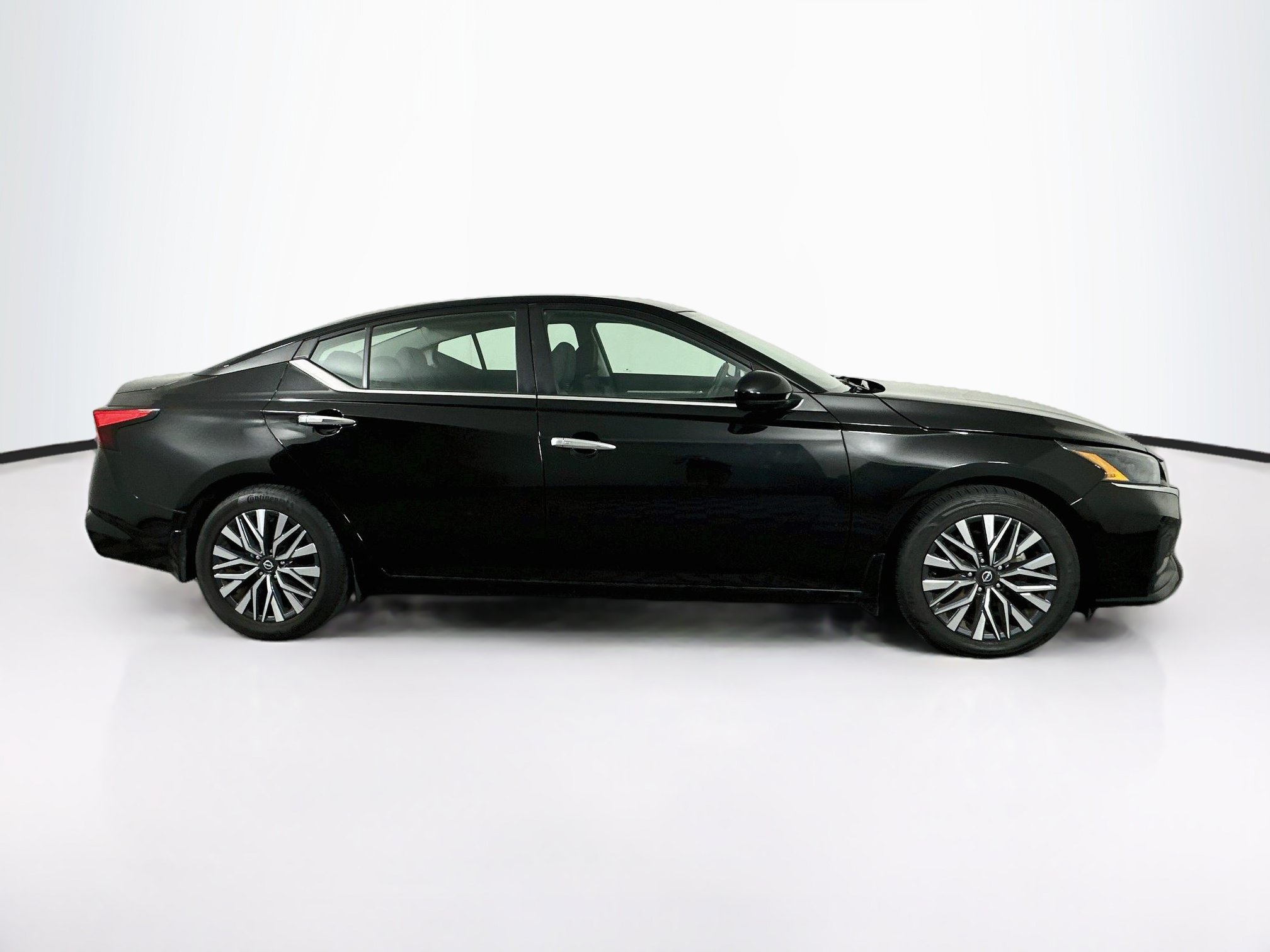 Used 2023 Nissan Altima 2.5 SV w/ SV Premium Package FWD image 10
