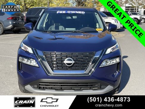 Used 2023 Nissan Rogue SV image 2