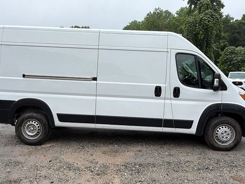 Used 2024 RAM ProMaster 2500 w/ Convenience Group FWD image 7
