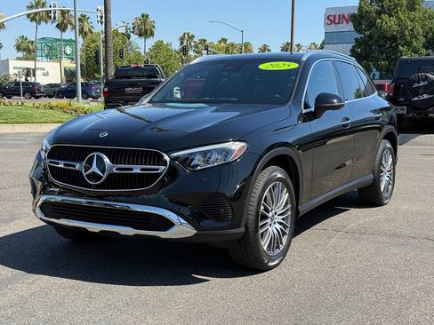 Used 2025 Mercedes-Benz GLC 300 4MATIC image 9