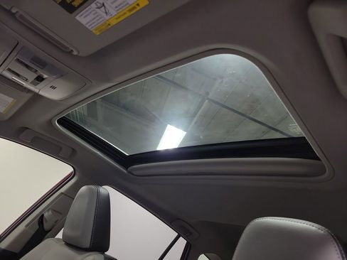 Used 2018 Toyota RAV4 Limited image 14