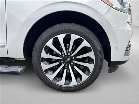 Used 2024 Lincoln Navigator Reserve AWD/4WD image 28