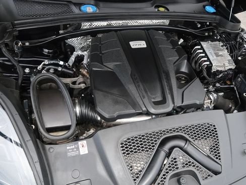 Used 2025 Porsche Macan S AWD/4WD image 44