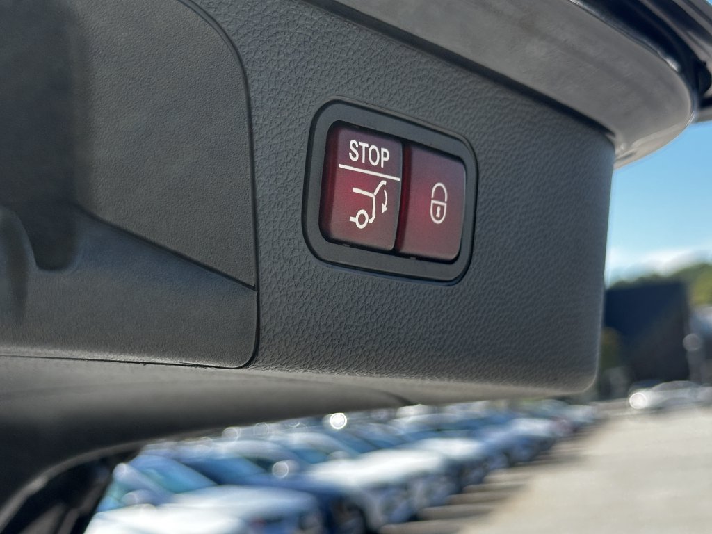 Used 2020 Mercedes-Benz GLC 300 4MATIC image 22