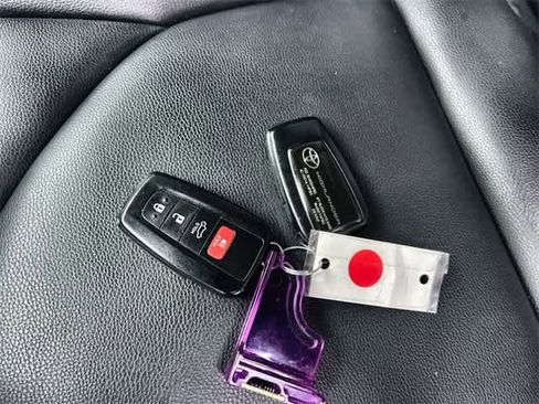 Used 2021 Toyota Highlander XLE image 21