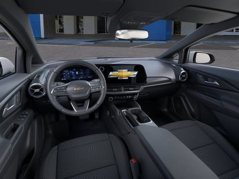 New 2026 Chevrolet Equinox EV LT image 15