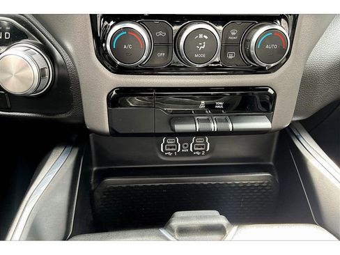 Used 2024 RAM 1500 Laramie RWD image 32