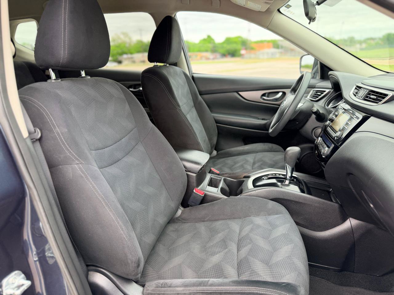 Used 2014 Nissan Rogue SV FWD image 23